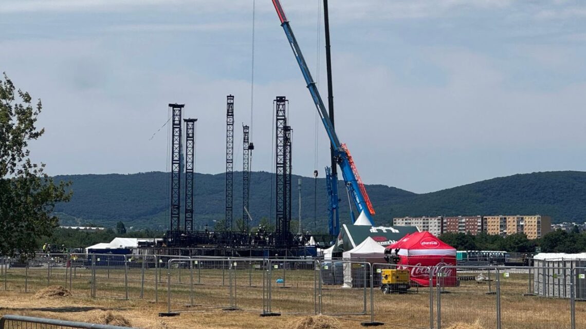 Obrovské pódium pre AC/DC koncert v Bratislave už rastie